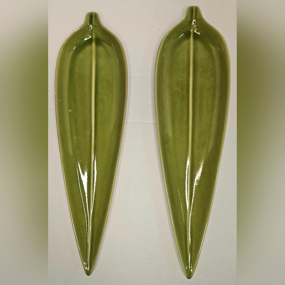 [PIER 1] (2) Vintage Olive/Charcuterie Serving Dishes 🍃🌶 Leaf/Chili Shape